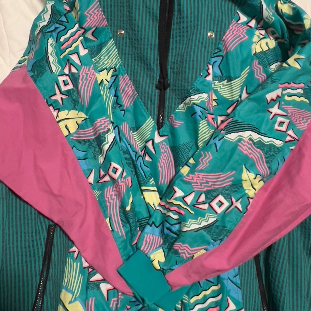 Colorful Geometric Patterned Jacket - Picture 6 of 9